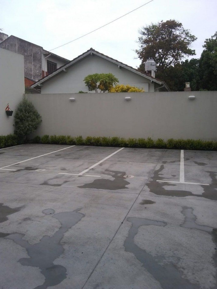 Semipiso de 3 amb. con cochera .Zona Guemes a Estrenar!!! terraza propia de 16m2