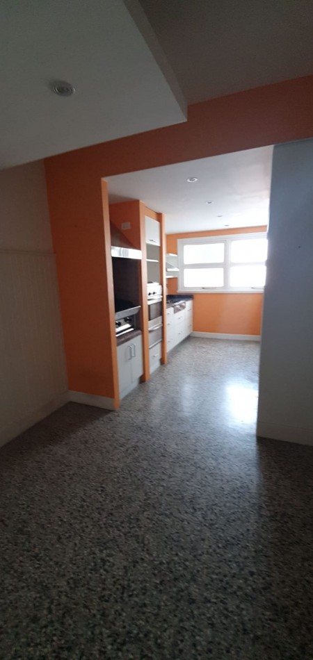 chalet solo uso comercial o profesional