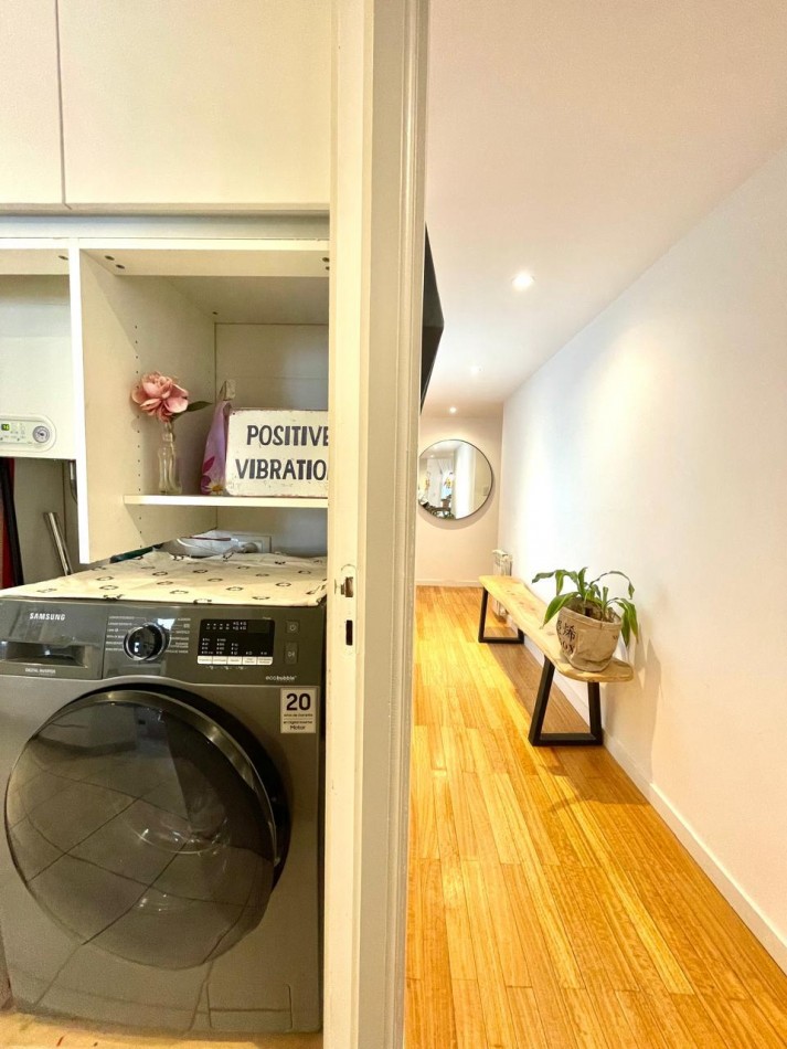 Piso de 4 ambientes , 2 cocheras fijas y descubiertas , sin muebles , no acepta mascotas , gtia propietaria y referencias comerciales