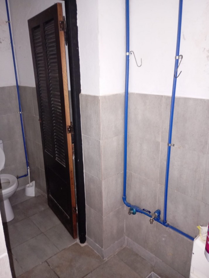 local en alquiler de 135m2. de superficie , cortina electrica con control remoto , marquesina y excelente estado
