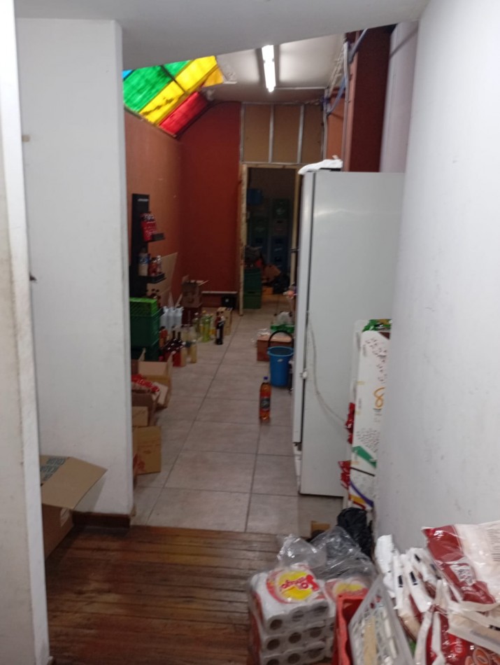 local en alquiler de 135m2. de superficie , cortina electrica con control remoto , marquesina y excelente estado