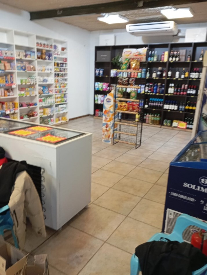 local en alquiler de 135m2. de superficie , cortina electrica con control remoto , marquesina y excelente estado