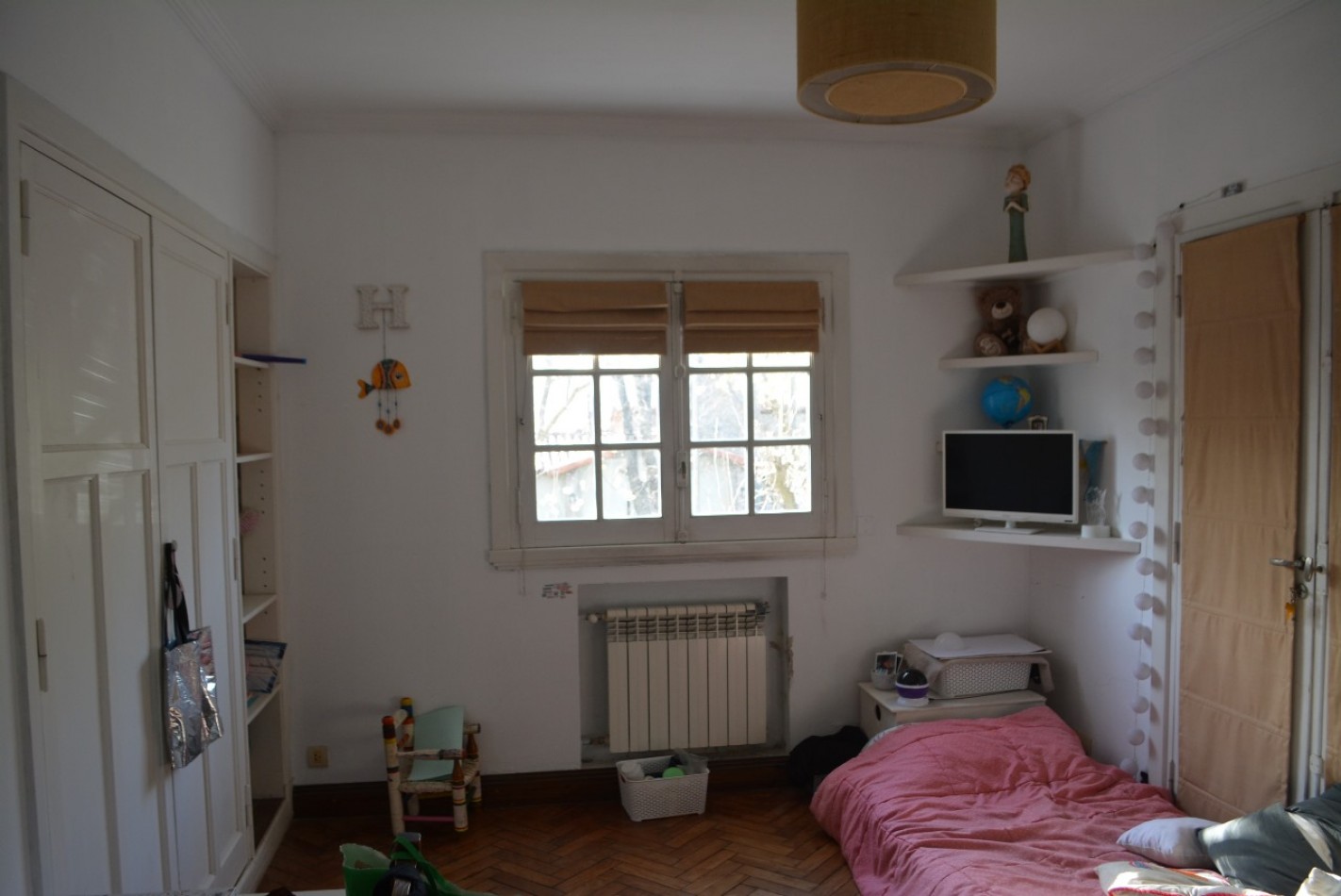 Chalet de estilo solido y con amplios ambientes