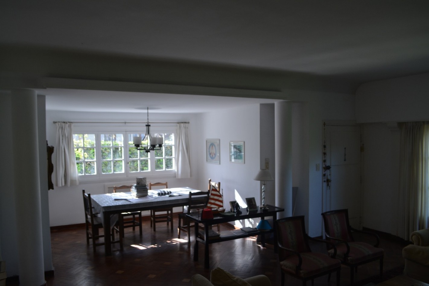 Chalet de estilo solido y con amplios ambientes