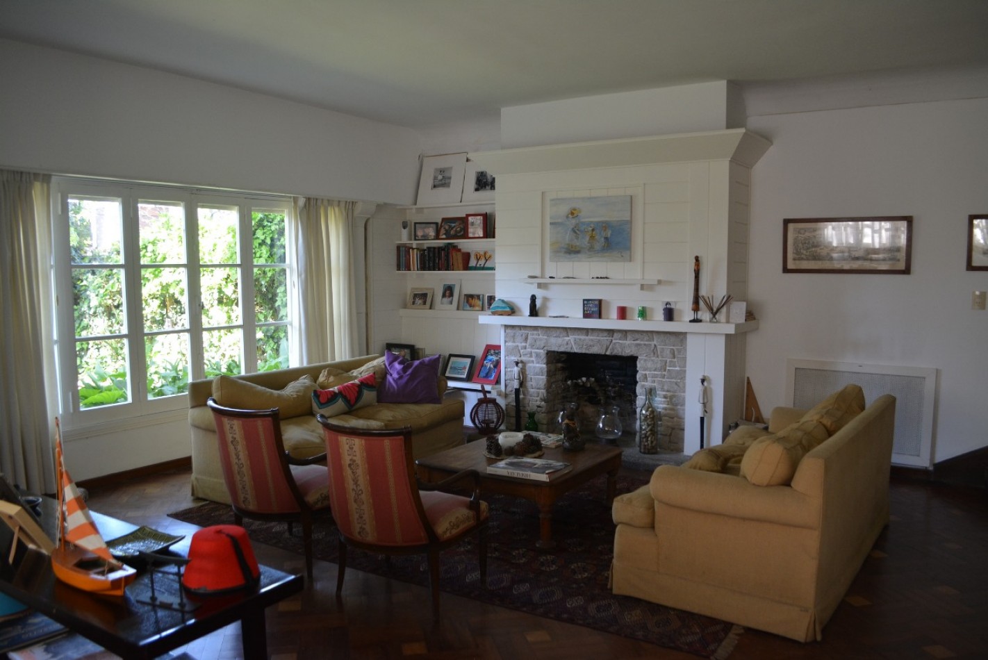 Chalet de estilo solido y con amplios ambientes