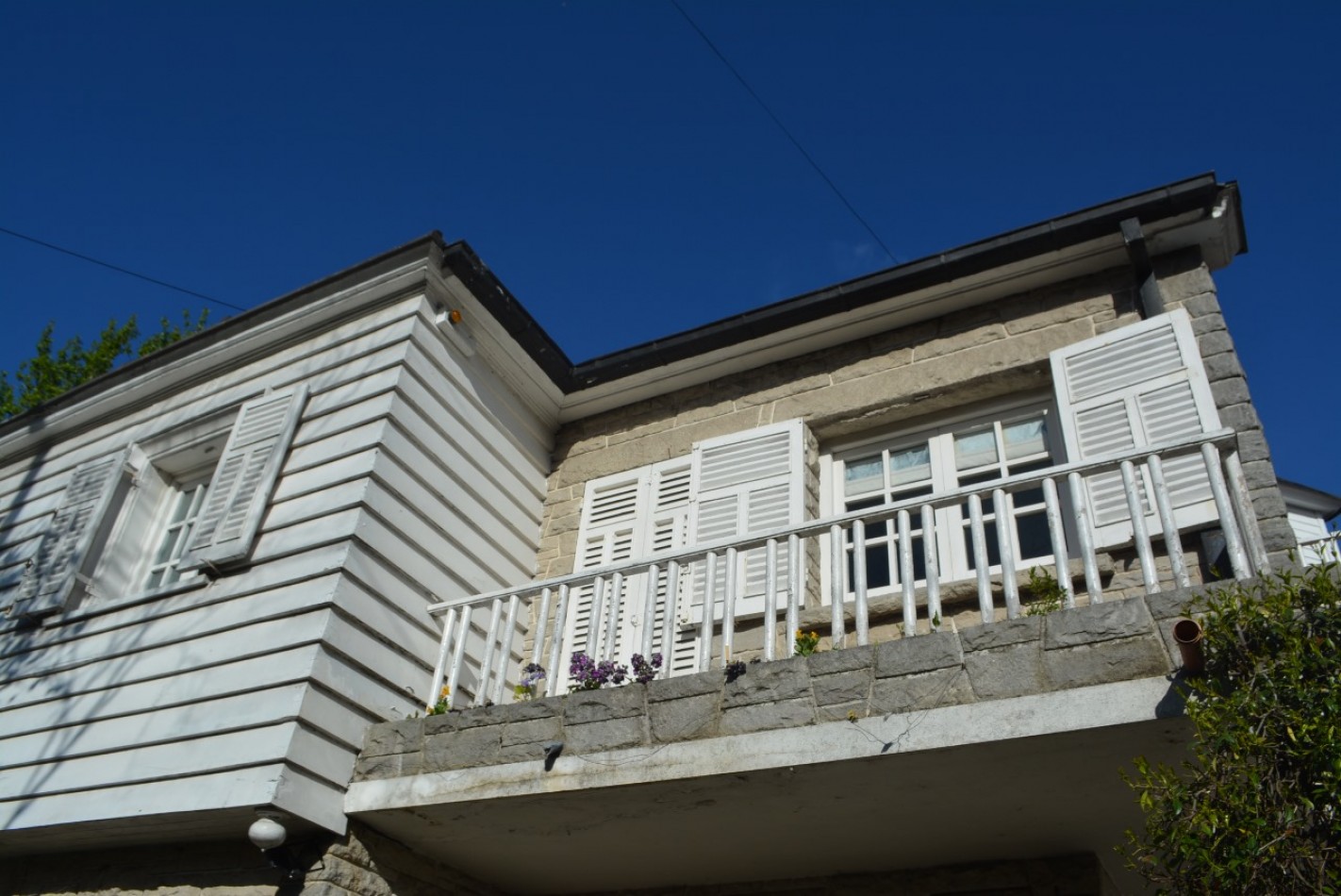 Chalet de estilo solido y con amplios ambientes