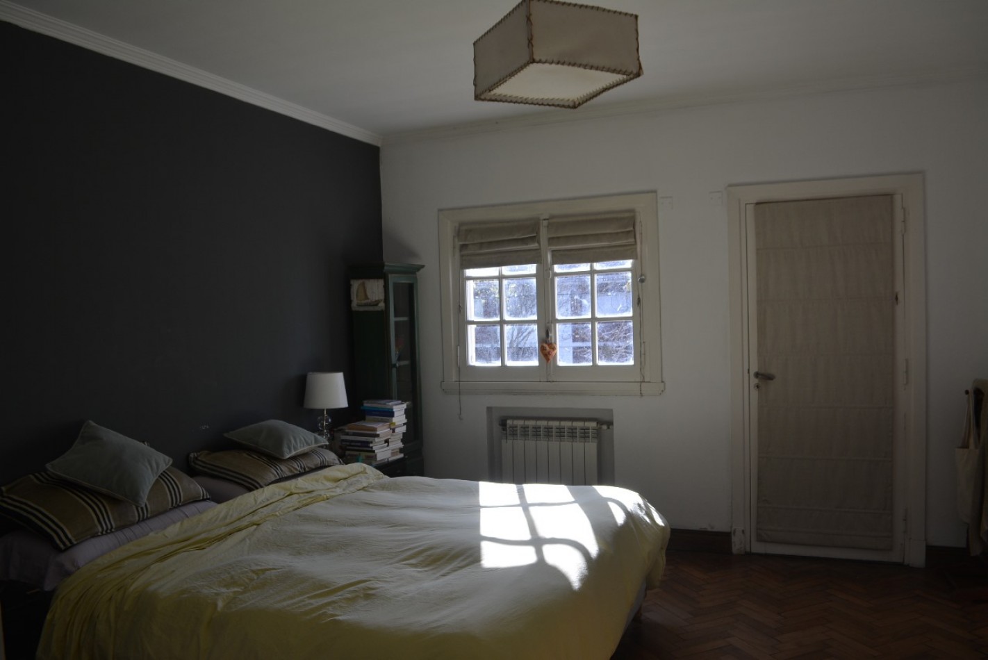Chalet de estilo solido y con amplios ambientes