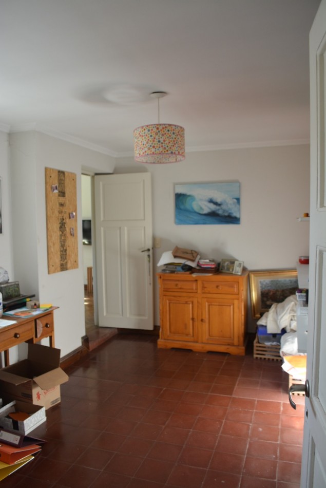 Chalet de estilo solido y con amplios ambientes