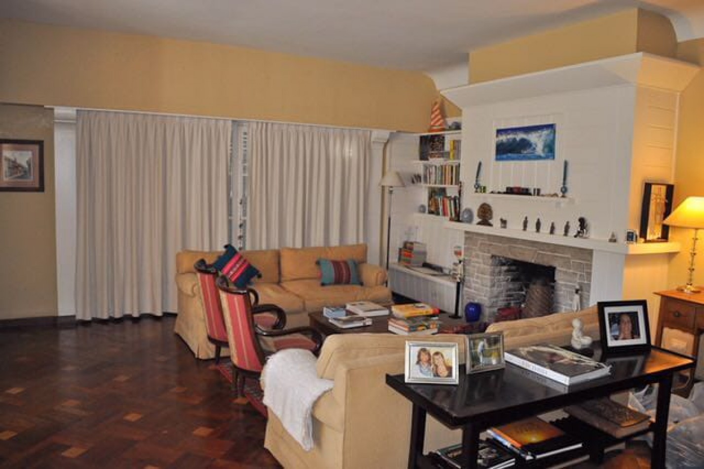 Chalet de estilo solido y con amplios ambientes