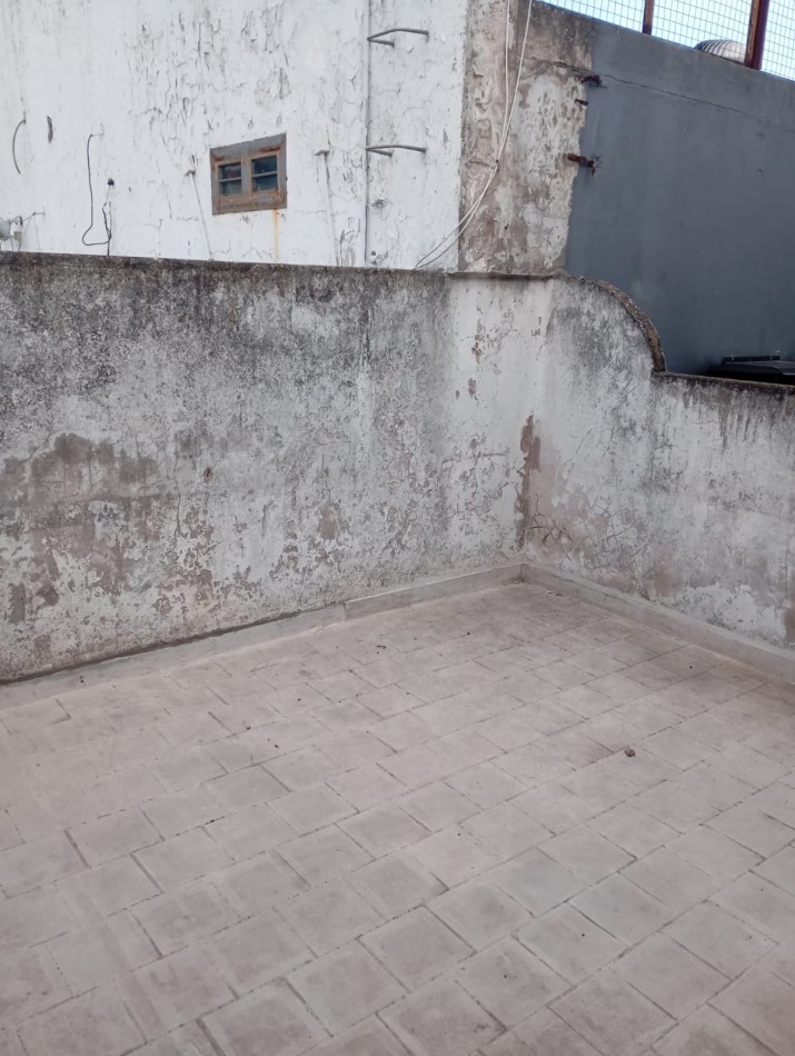 PH 4 ambientes a la calle x escalera con terraza 