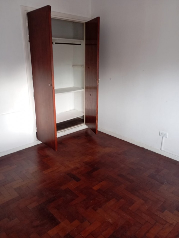 PH 4 ambientes a la calle x escalera con terraza 