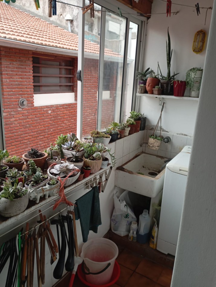 Oficina , 3 ambientes , a la calle , sin expensas , uso profesional , piso 1 por escalera , entrada independiente ,  sin muebles