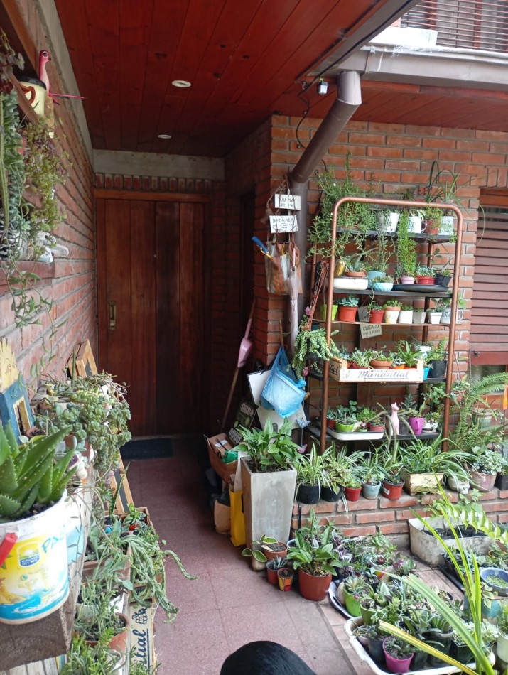 Oficina , 3 ambientes , a la calle , sin expensas , uso profesional , piso 1 por escalera , entrada independiente ,  sin muebles