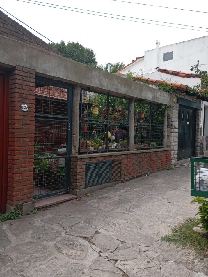 Oficina , 3 ambientes , a la calle , sin expensas , uso profesional , piso 1 por escalera , entrada independiente ,  sin muebles