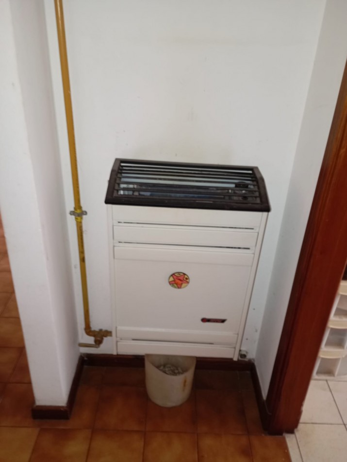 Oficina , 3 ambientes , a la calle , sin expensas , uso profesional , piso 1 por escalera , entrada independiente ,  sin muebles