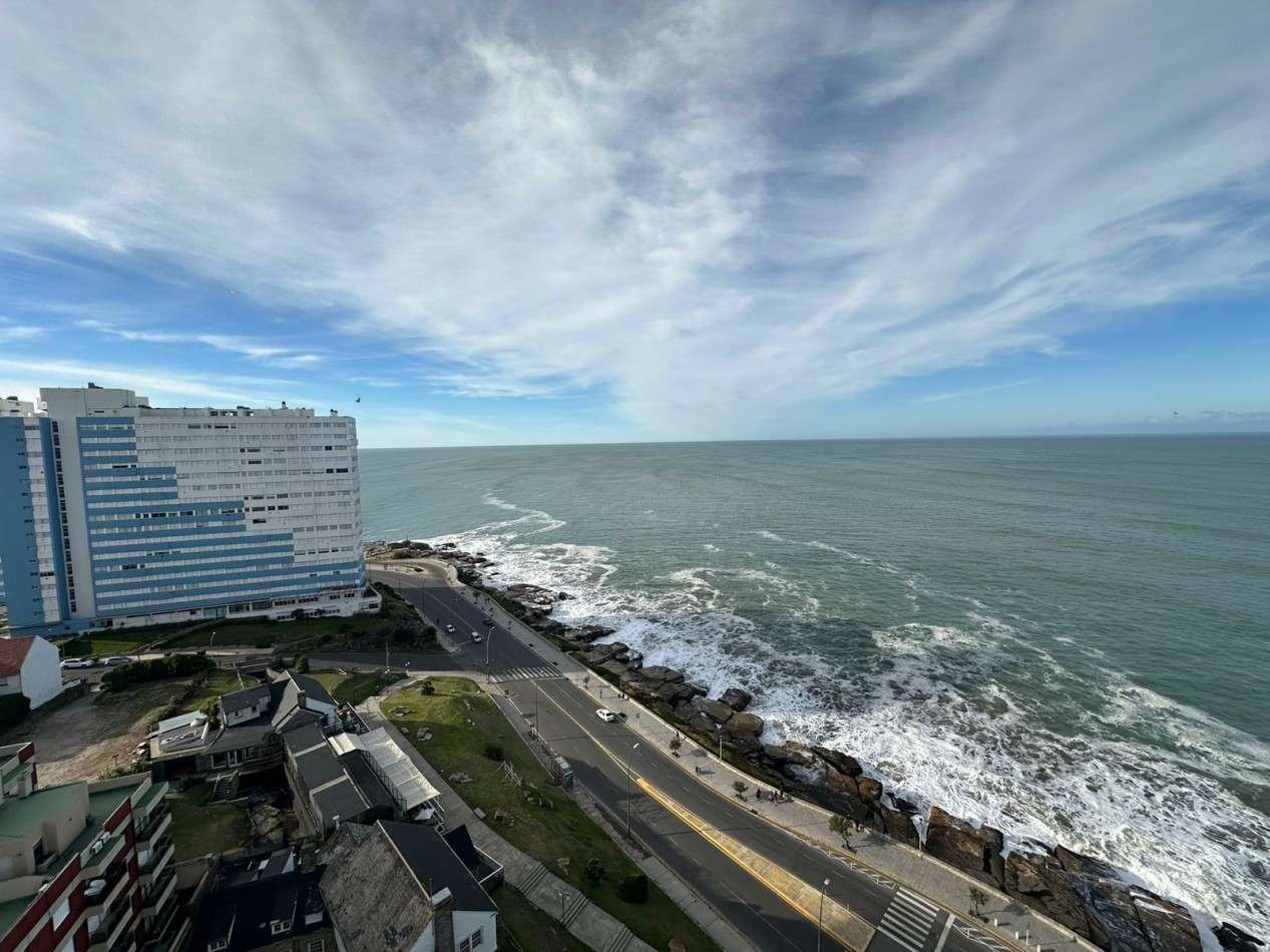 excelente depto. de 3 amb playa chica vista directa al mar cochera