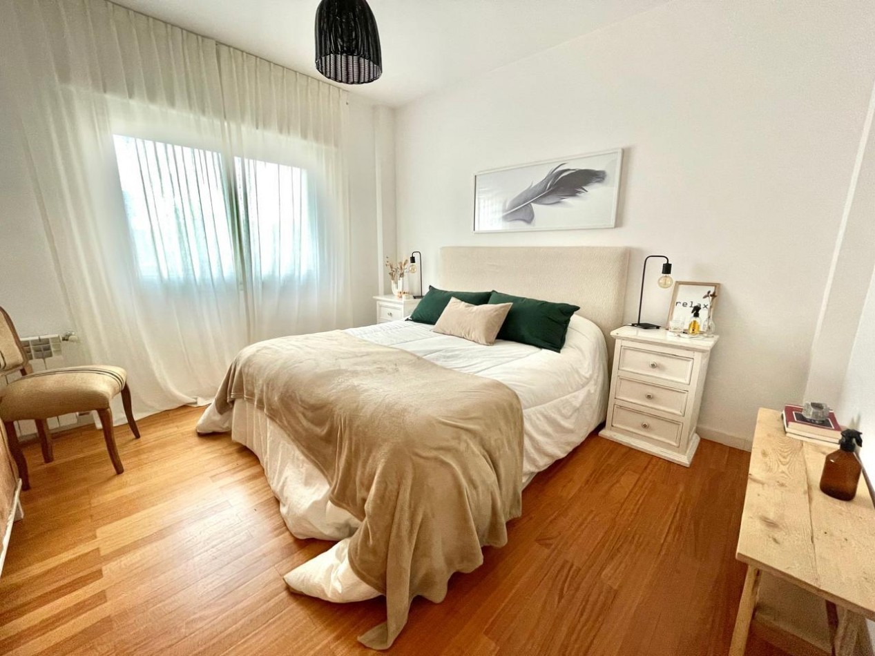 Piso de 4 ambientes con 2 cocheras y baulera