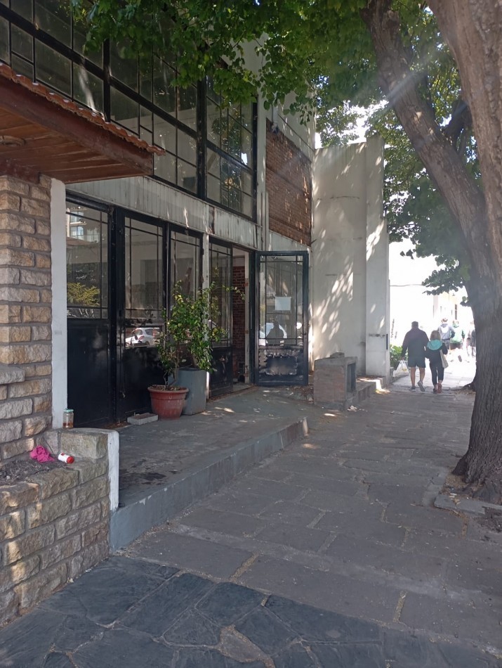 2 propiedades juntas con 21,70 m de frente apto deptos locales a metros de shopping aldrey