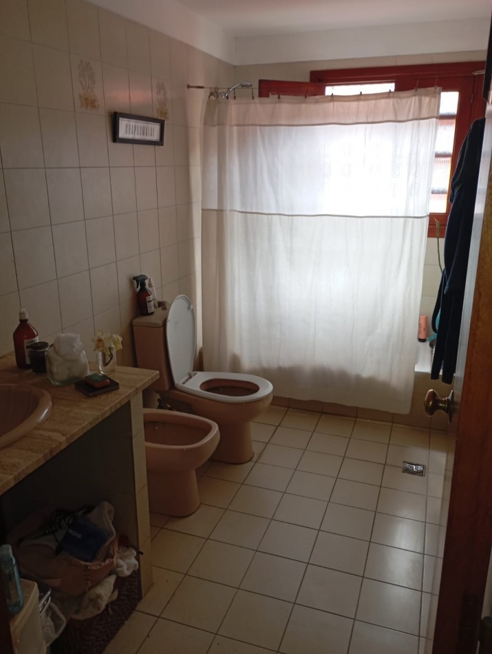 P.H. 3 ambientes , a la calle , sin expensas , uso familiar y /o profesional , piso 1 por escalera , entrada independiente ,  sin muebles