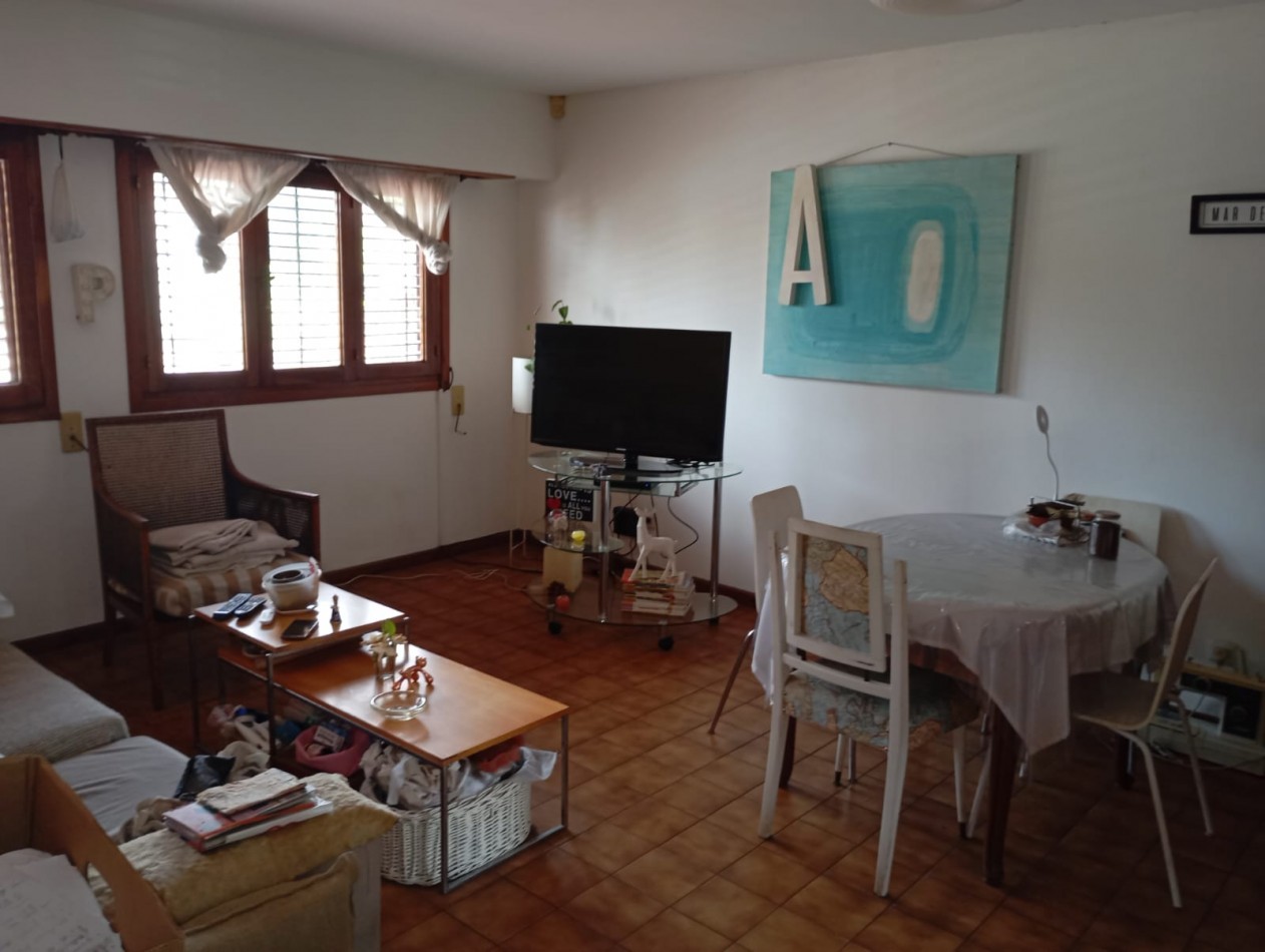 P.H. 3 ambientes , a la calle , sin expensas , uso familiar y /o profesional , piso 1 por escalera , entrada independiente ,  sin muebles