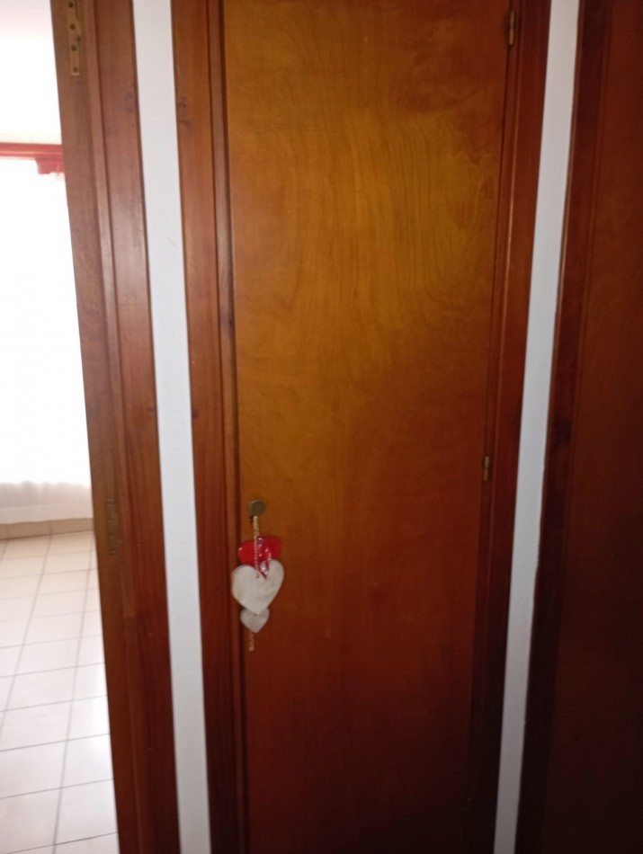 P.H. 3 ambientes , a la calle , sin expensas , uso familiar y /o profesional , piso 1 por escalera , entrada independiente ,  sin muebles