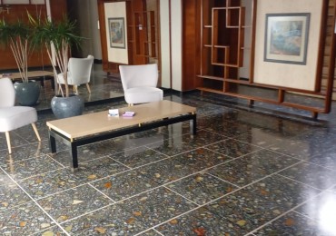Depto. 3 amb con dependencia , con cochera y MUEBLES