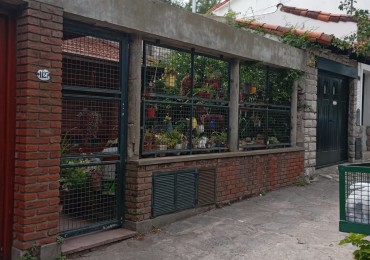 Departamento 3 ambientes , a la calle , sin expensas , uso familiar y /o profesional , piso 1 por escalera , entrada independiente ,  sin muebles